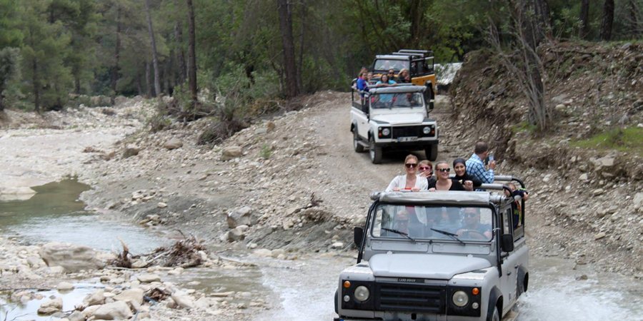 Jeep Safari Side