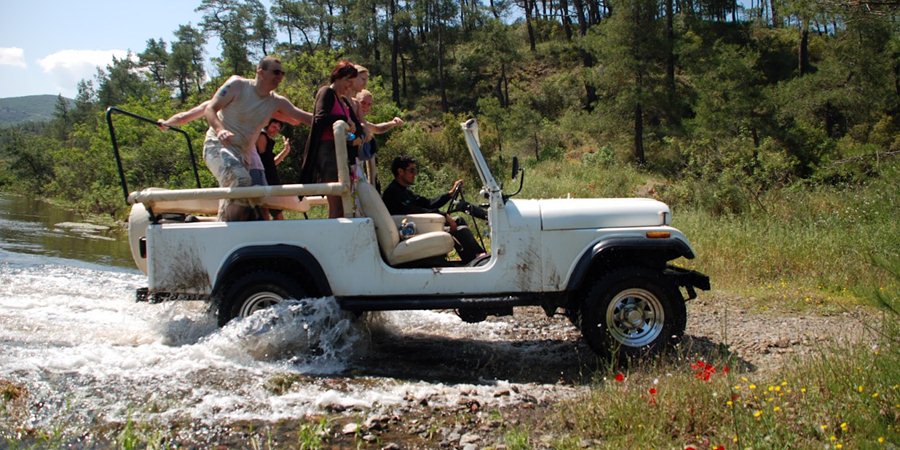 Jeep Safari Side